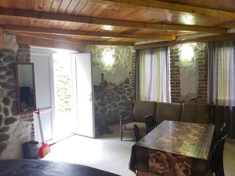 Old House Hotel يوريكي المظهر الخارجي الصورة
